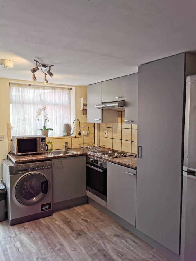 Palaz 1 - 2 Bedroom Garden Flat Edmonton Exterior foto